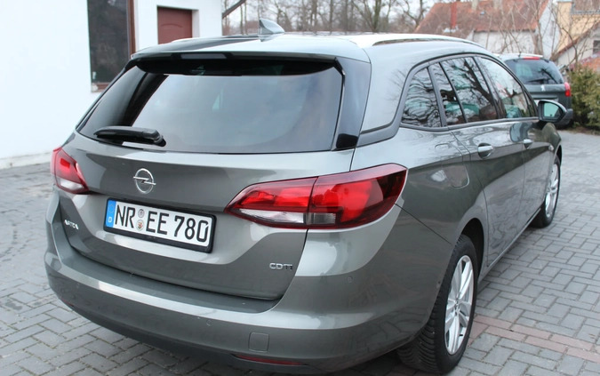 Opel Astra cena 32900 przebieg: 221421, rok produkcji 2017 z Olsztyn małe 352
